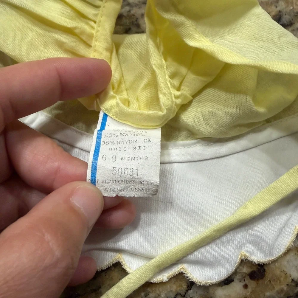 Vintage Baby Sun Bonnet Pale Yellow White Scalloped Brim 6-9 Months Chin Strap